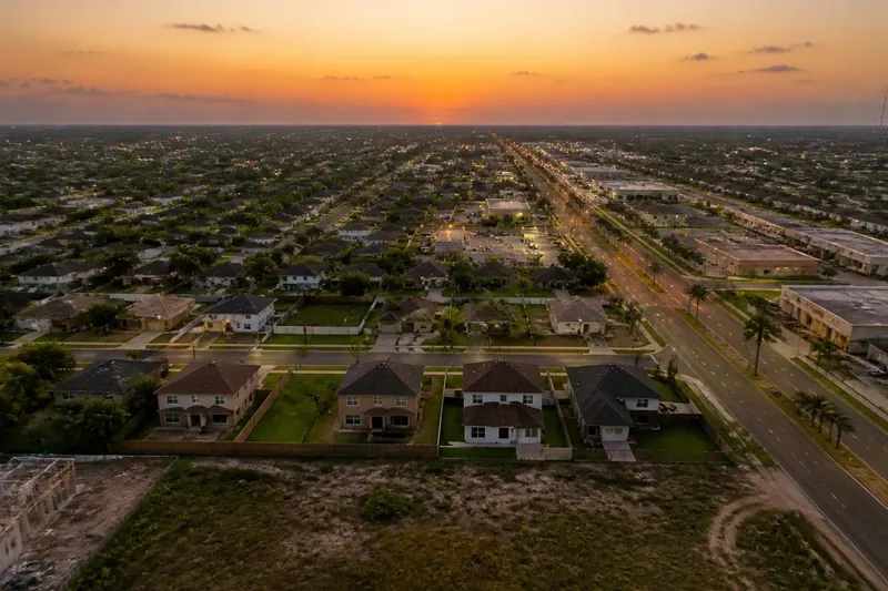Illustration: aerial view of a Valley city at dusk